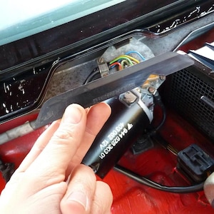 Porsche 944 Motorabdeckung Leiste – Ersatzteil 944.504.513.00