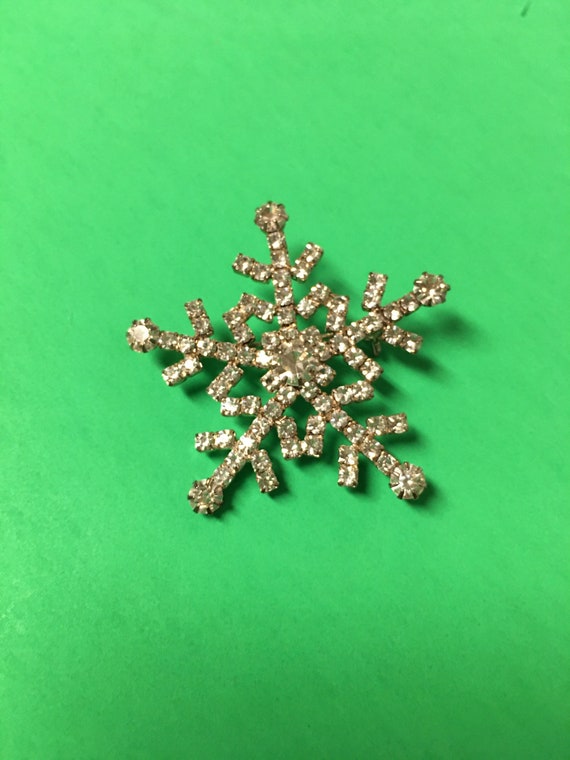 Vintage 1950’s Style, Rhinestone Snowflake Brooch - image 2