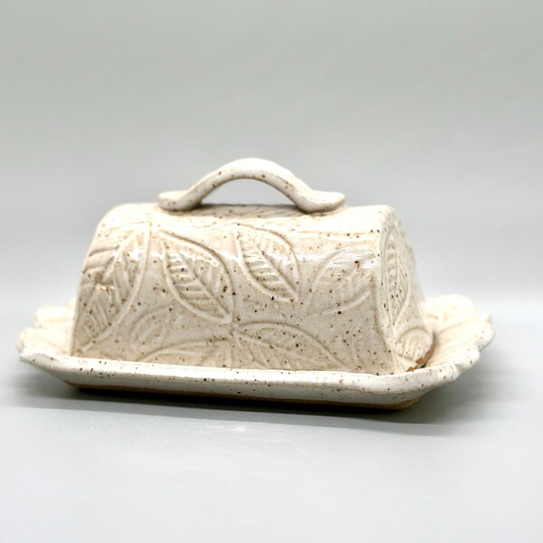 Butter Dish, with lid and handle (Leaf Pattern)