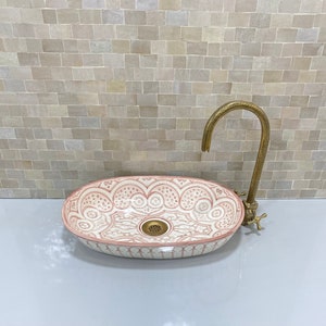ピンクの楕円形シンク。洗面器シンク、モロッコミッドセンチュリーモダンバスルームシンク、セラミック洗面器、手作りセラミックシンク、化粧台シンク、カウンタートップ洗面器。
