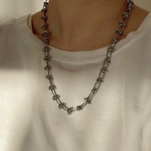 Collier fil de fer barbelé - Collier gothique grunge - Bijoux punk en acier inoxydable - Cadeau avant-gardiste unisexe