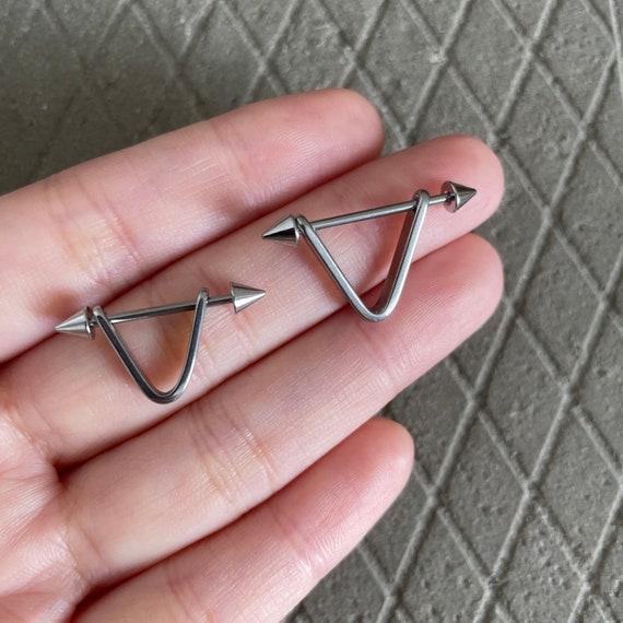 garnl　Triangle Pierce Gold Vaman Triangle Piercing | Fine Piercings | Adornmonde