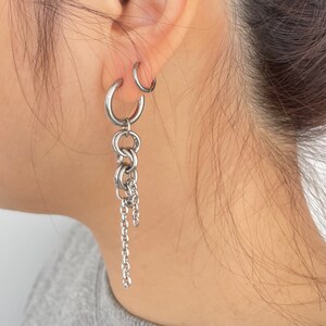 Belly Ring - Crystal And White Triple Flower Dangle Belly Ring In Surgical Stainless Steel – Big Dog Steel - Foto 3