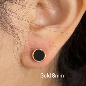 Schwarze Emaille-Ohrstecker | Titan-Ohrstecker mit Schraubverschluss | Minimalistische Herren-Ohrstecker mit flacher Rückseite Bild 3