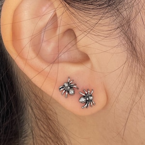 Creepy Goth Spider Earrings - Minimalist Spider Stud Earrings for Arachnid Lovers