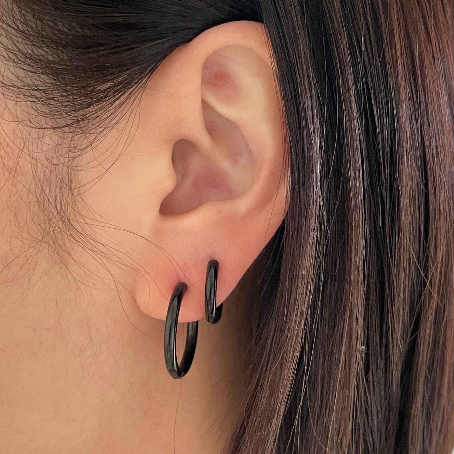 Hoop black earrings Outlet