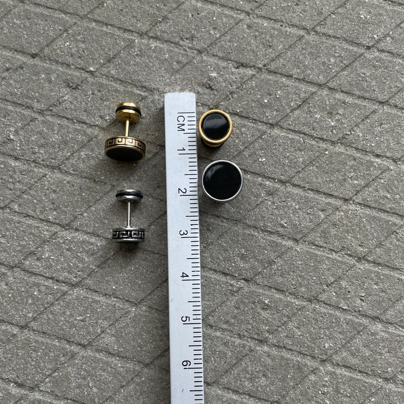Schwarze Emaille-Ohrstecker | Titan-Ohrstecker mit Schraubverschluss | Minimalistische Herren-Ohrstecker mit flacher Rückseite Bild 11