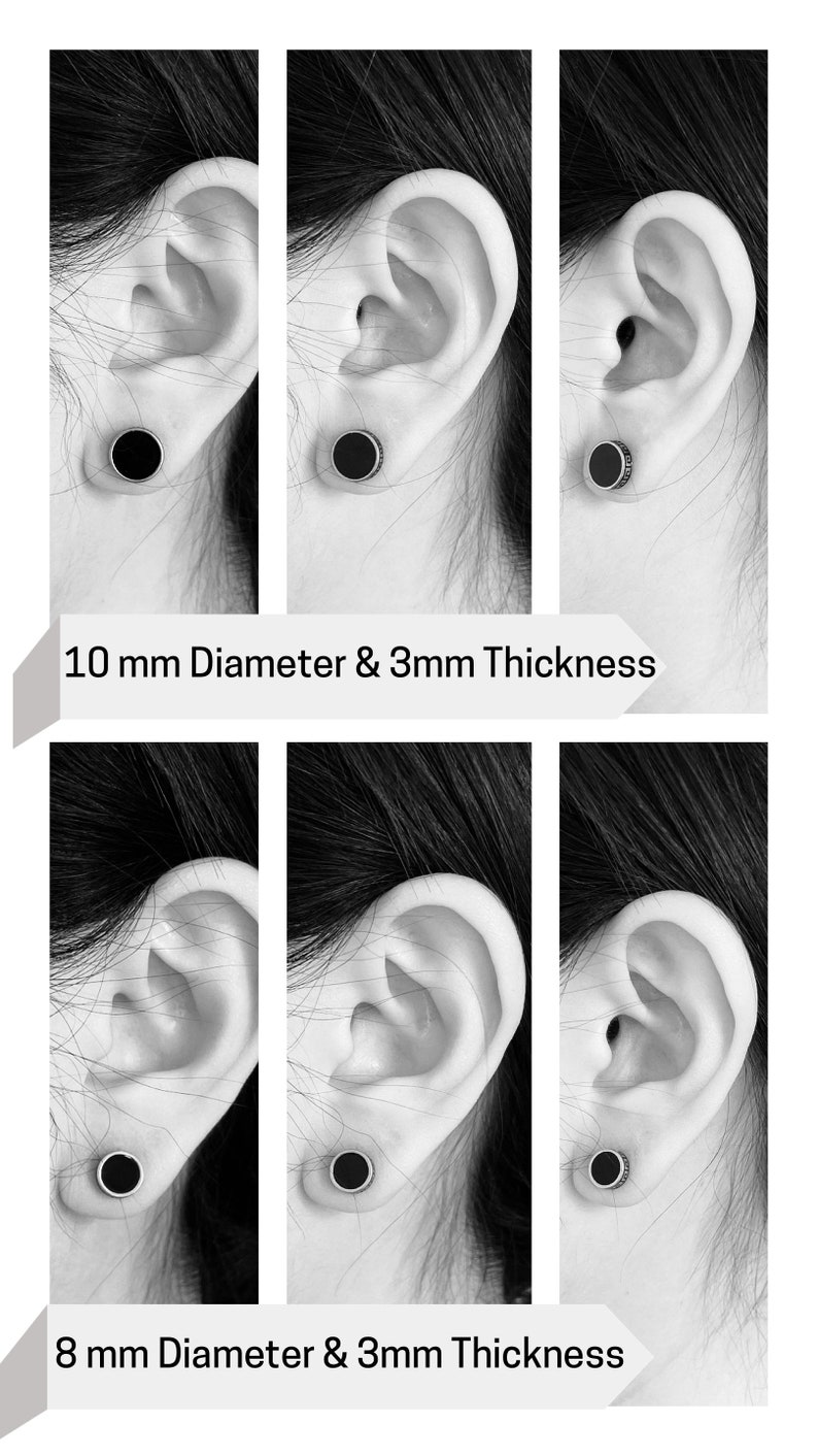K&ouml;nnte beinhalten: Schwarze und silberne Ohr-Dehnungs-Schmuck, in mehreren Ansichten gezeigt, in ein Ohr eingesetzt. Die Dehnungs-Schmuck sind in zwei Gr&ouml;&szlig;en erh&auml;ltlich: 10 mm Durchmesser und 3 mm Dicke, und 8 mm Durchmesser und 3 mm Dicke. Der Text lautet "10 mm Diameter & 3mm Thickness" und "8 mm Diameter & 3mm Thickness".