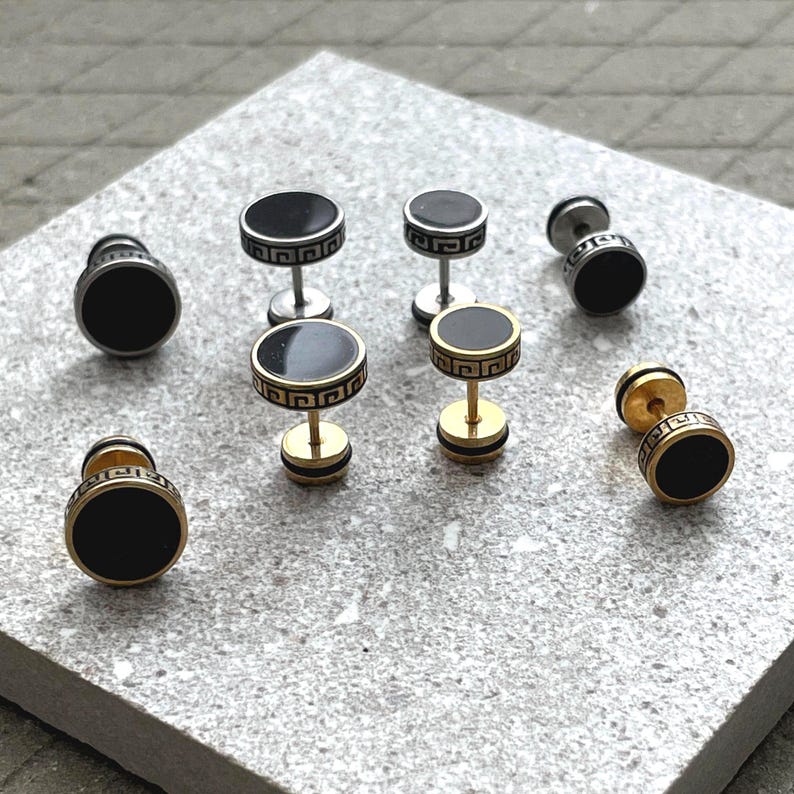 Schwarze Emaille-Ohrstecker | Titan-Ohrstecker mit Schraubverschluss | Minimalistische Herren-Ohrstecker mit flacher Rückseite Bild 1