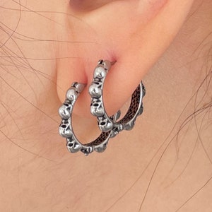 Silver Skull Earrings - Trendy Gothic Jewelry for Men and Women