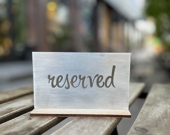Reserverad bordsskylt i björkplywood: Restaurangcafédekor