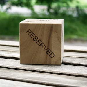 Gereserveerd tafelteken, Restaurant Gereserveerde tafeltekens, Houten vierkant gereserveerd teken, Gereserveerde stoel bruiloft, Tafelnummerhouders, Gereserveerd