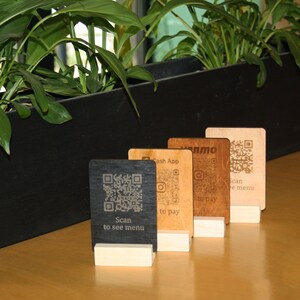 Soporte de menú de madera, escaneo de código QR para ver el menú de madera, plantilla de menú de restaurante