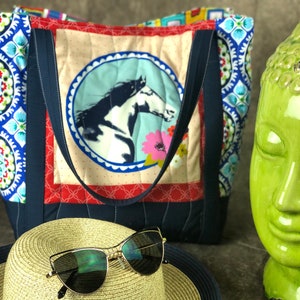 Bolso de tote acolchado equino / elegante gran caballo motivo tote / country damas bolso / gran viaje tote con múltiples bolsillos / regalo único
