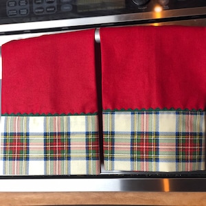 Cardinal Plaid Tea Towel & Spatula Set: Christmas Kitchen Linens