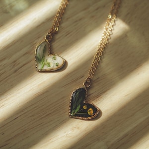 Real Flower Heart 24k Gold Plated Resin Necklace Baby’s Breath Gift
