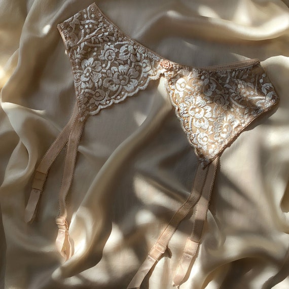 Vintage Oscar De La Renta garter belt, size M