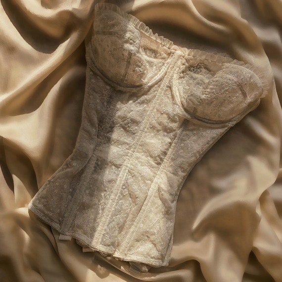 1950s Warner’s Merry Widow ivory cinch-bra corset,