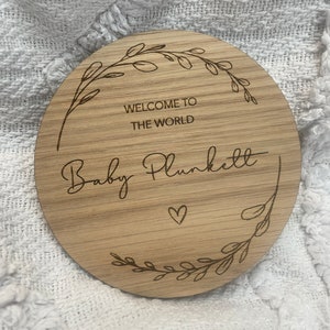 Disque de faire-part de naissance, Plaque bébé, Bienvenue dans le monde, Cadeau de baby shower, Carte de naissance personnalisée, Disque de bébé en bois, Cadeau pour bébé
