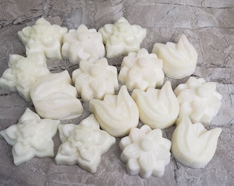 Pastillas de cera aromáticas con forma de flores, hechas a mano con aroma a soja, en pequeños lotes y elaboradas artesanalmente.