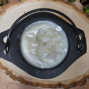 Pentacle Moon Cauldron Soy Candle: Midnight Jasmine Intention Candle