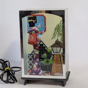 Japanese Geisha Shadow Box, Wood, Glass, Lamp, Nightlight, Vintage, Made in Japan