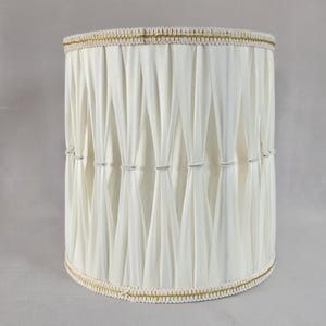 MCM Drum Lampenschirm, Mittel, Vintage, Pinch Plissee, Elfenbein und Gold