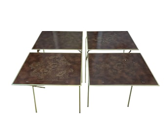 Juego de 4 mesas para TV, estilo vintage, años 60, con estampado floral, mariposas, bandejas, soportes metálicos plegables y estante de almacenamiento.