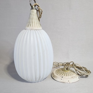 Lampada da soffitto, bianca, pendente, vetro rigato, MCM, vintage