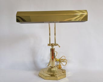 Lampa bankierska z mosiądzu, lampa biurkowa do fortepianu, Underwriters Laboratories, regulowana, podwójna żarówka, zabytkowa, lata 60. XX wieku, MCM, USA