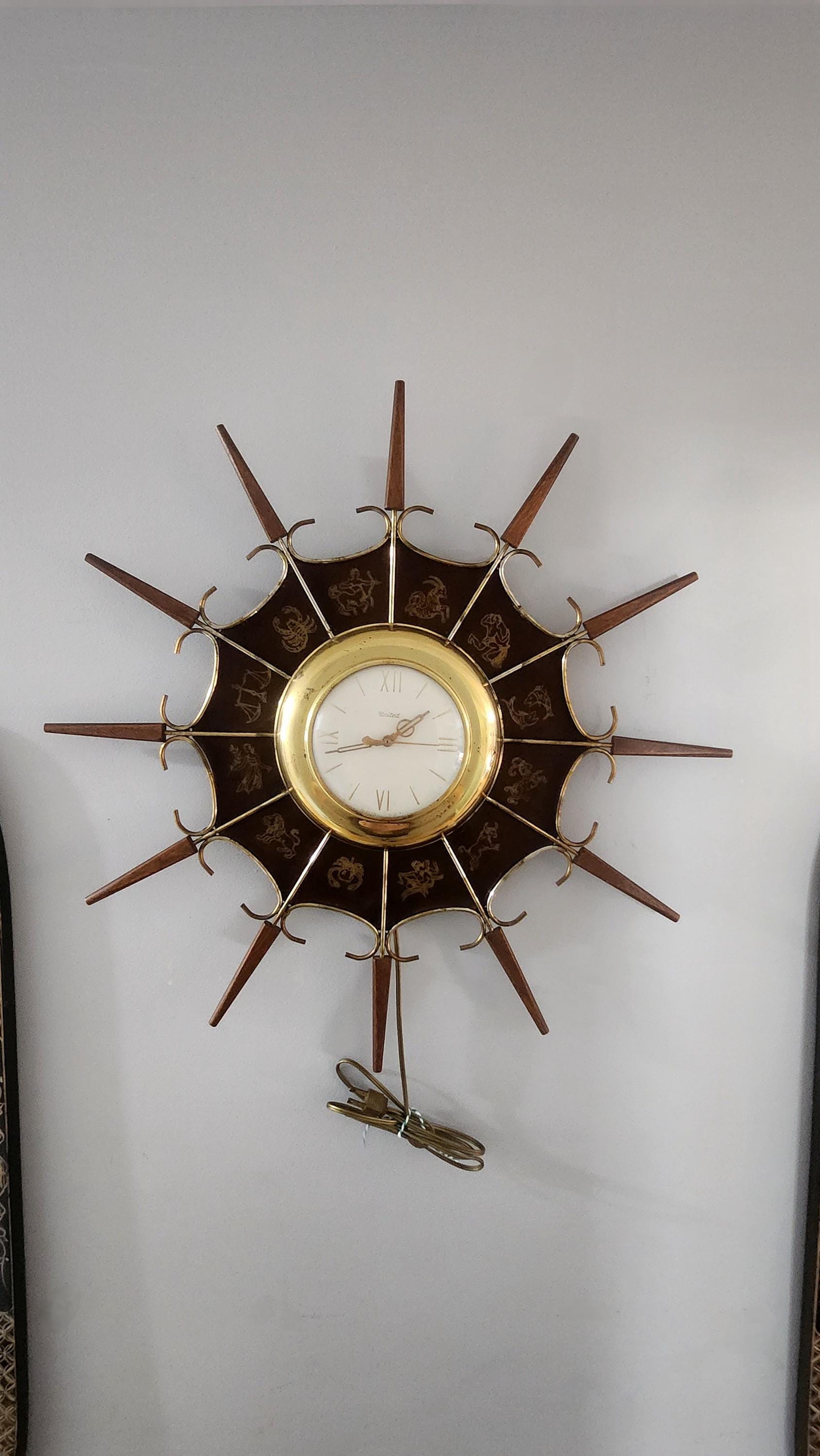 1950〜1960 UNITED Sunburst Clock 50s 60s United Solid Brass MCM Industrial BOHO Starburst Plug in
