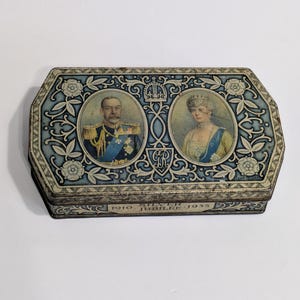 Silver Jubilee Commemorative Storage Tin, King George V, Queen Mary, Vintage, 1935