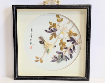 Shadowbox en nacre, suspension murale, art chinois sur les coquillages, perroquets, oiseaux, fleurs, arbres, décoration murale, laiton, bois, vintage