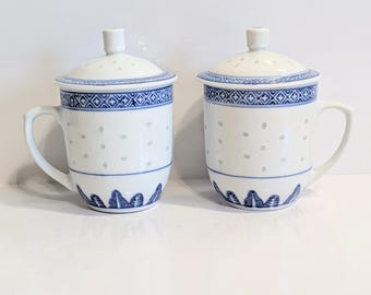 ヴィンテージ中国製ライスアイ磁器マグカップ（蓋付き）、霊龍、4点セット、米、龍、青と白、半透明、景徳鎮