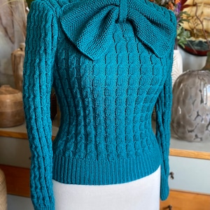 Vintage Reproduction Knit 1940s Woman Jumper, 1940s Style Turquoise Sweater Hand Knit, %100 Acrylic, Knit Jumper,1930s Woman Jumper, Vegan