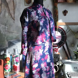 1960s Daily Dress/ Floral Pattern Dress/ Vintage Dress