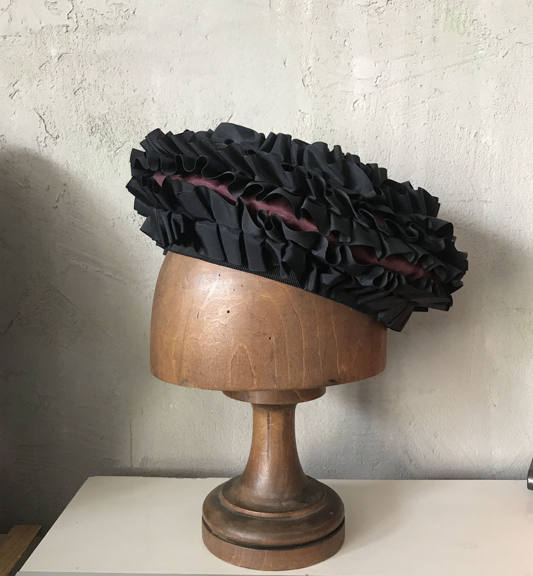 1950s Carolin Paris New York Black Felt Hat With Satin Bow