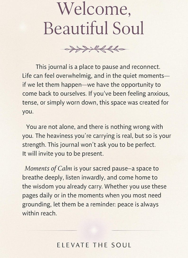 Pu&ograve; includere: Un diario con il testo "Welcome, Beautiful Soul" in cima alla pagina. Il testo "This journal is a place to pause and reconnect." &egrave; sotto il titolo. Il diario &egrave; progettato per aiutare le persone a trovare momenti di calma e pace.