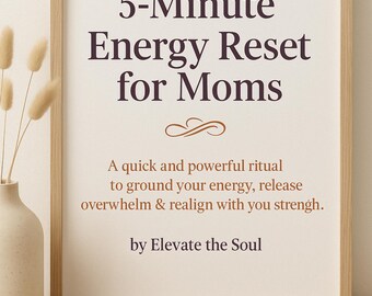Può includere: Un poster stampabile con una cornice in legno marrone, che presenta il testo "5-Minute Energy Reset for Moms" in testo marrone scuro. Il poster include anche il testo "A quick and powerful ritual to ground your energy, release overwhelm & realign with you strength. by Elevate the Soul" in un testo marrone più chiaro.