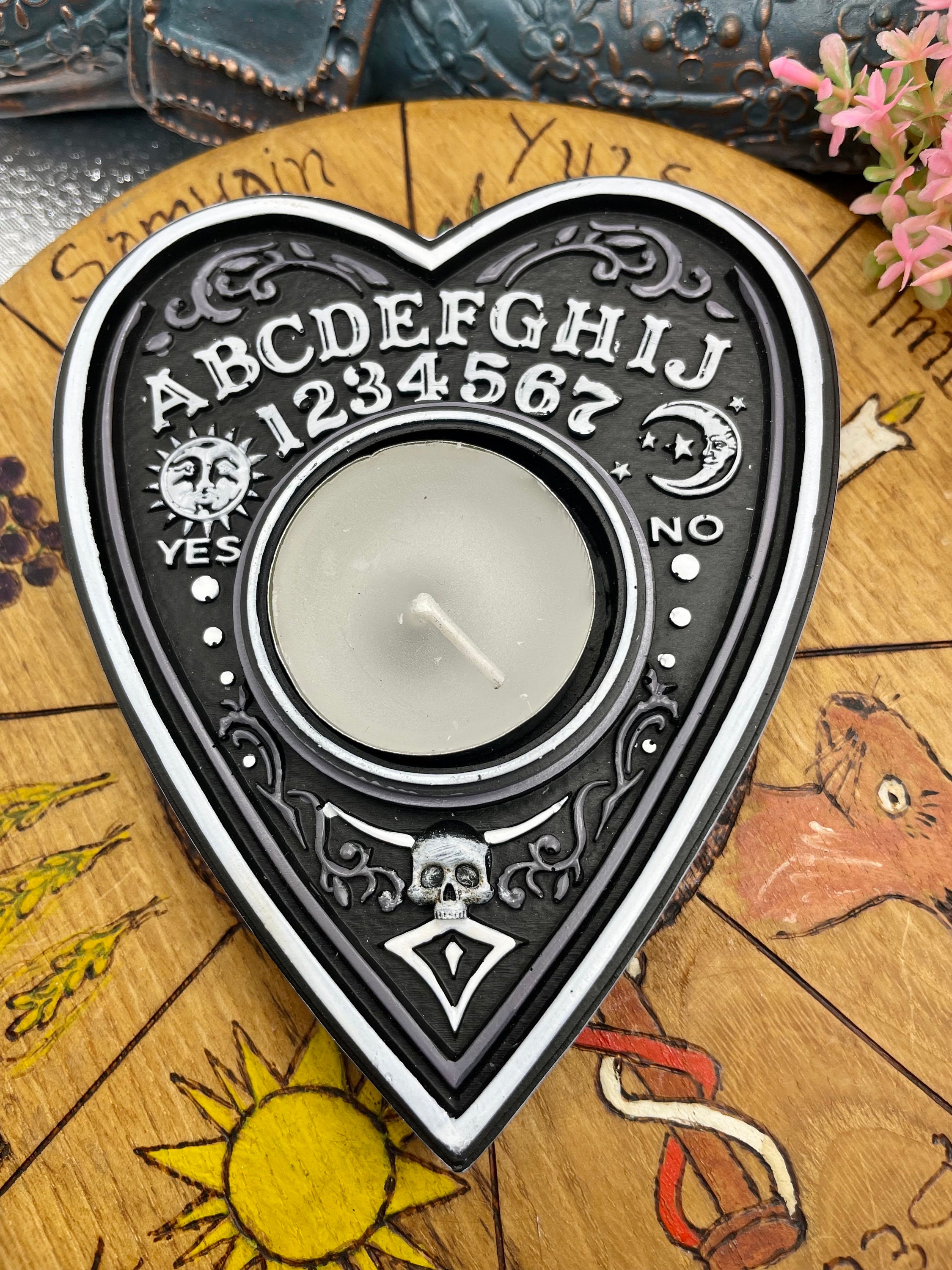 porte-bougie chauffe-plat noir et blanc spirit board | résine sorcellerie wiccane païen gothique bougies