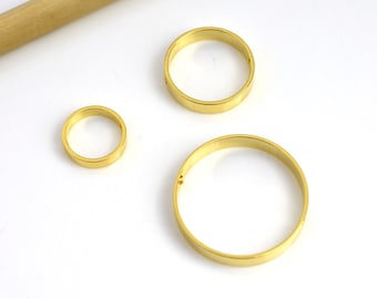 12 mm 18 mm 25 mm 24K 光沢のあるゴールドサークルチャーム、サークルペンダント、ラウンドチャーム、インフィニティチャーム、繊細なネックレス、チャーム、ゴールドメッキの金具