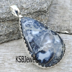 Maligano jasper protects you against negativity and is also an excellent grounding crystal. It not only stabilizes the aura but also balances the physical, emotional, and intellectual bodies with the ethereal.