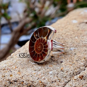 Anillo de fósil de amonita natural, anillo de plata de ley 925, anillo llamativo, anillo maravilloso, joyería bohemia, anillo de promesa, anillo curativo