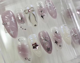 Uñas postizas de almendra Y2K hechas a mano: ideales para fiestas y bodas.