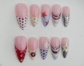 Uñas francesas a rayas hechas a mano: Estrella 3D, cromo dorado