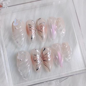Uñas postizas de almendra y mariposa hechas a mano: Uñas de fiesta Y2K