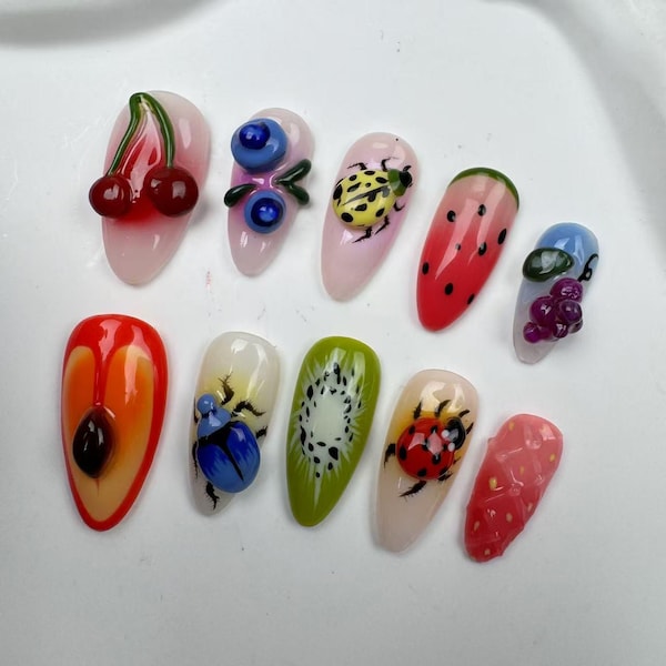 Unhas Postiças Fruit Bug: Unhas Amêndoa Longas Personalizadas Y2K/Unhas Personalizadas para Festas/Unhas com Glitter/Unhas Marrons/Unhas de Outono/Presente para Ela
