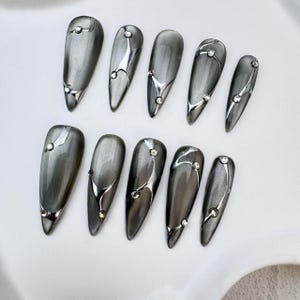 Custom Press On Nails: Long Almond, Silver Flakes, RhinestonesCustom Party Nails、3D Floral  Press On Nails/Glitter Nails/Sparkle Nails