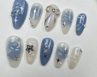 Uñas postizas Y2K hechas a mano: uñas largas almendradas con estrellas azules