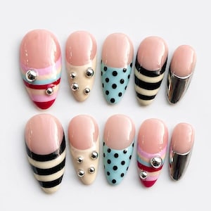 Retro gestreifte Mandel Drücken Sie auf die Nägel | Y2K Color Block Pop Art Set